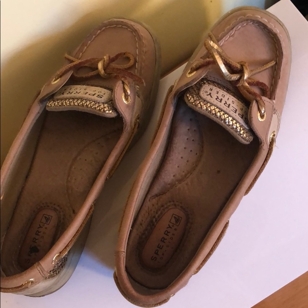 Beige boat shoes..